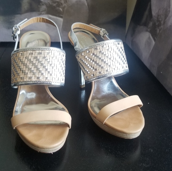 Coach Heels size 8B - Picture 2 of 10